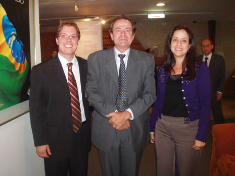Os autores com Cristiano Lins e Silva, filho do homenageado